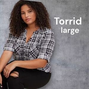 Torrid Blouse Split Neck, Pockets, Roll-Tab Sleeves Size Large